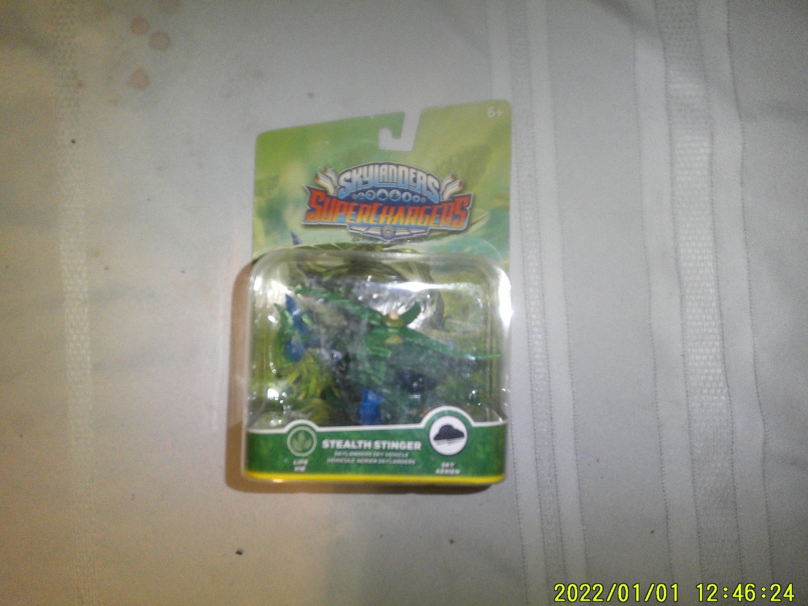 SKYLANDERS SUPERCHARGERS STEALTH STINGER FIGURE ON CARD