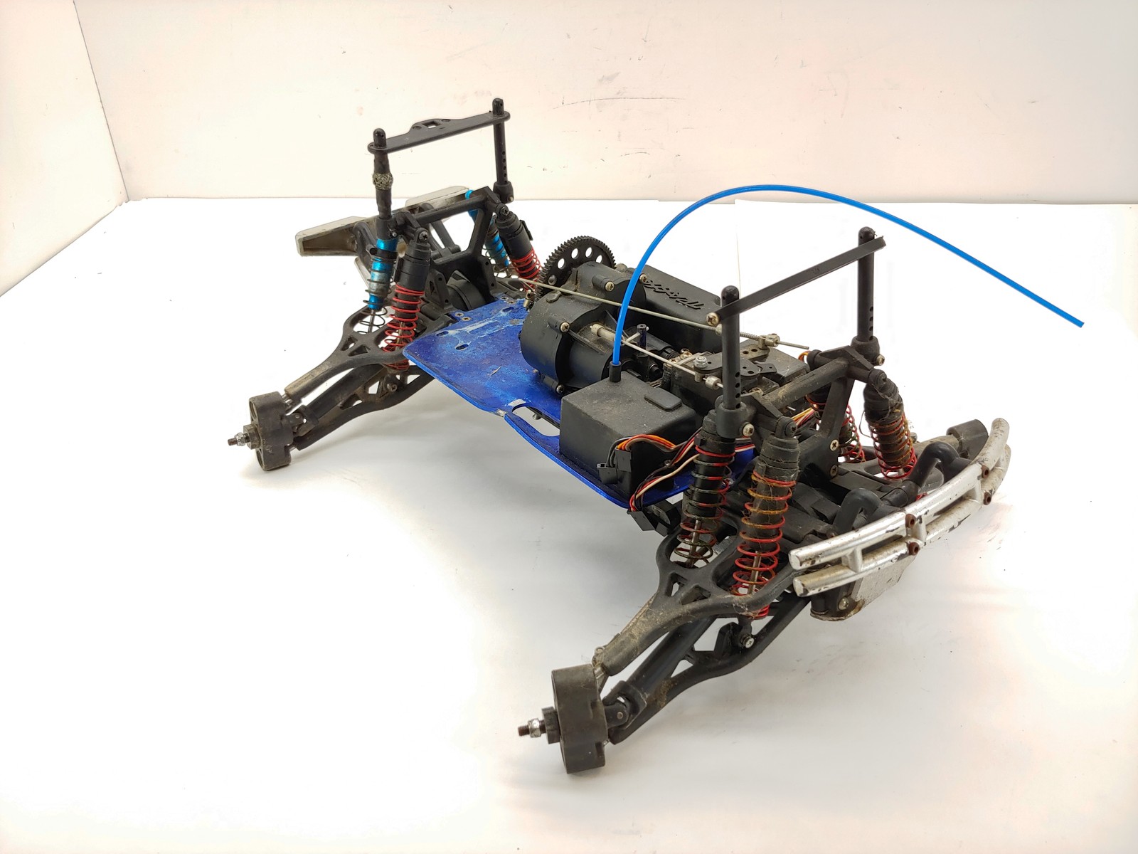 Vintage Used Traxxas T-maxx 1/10 Nitro Monster Truck Roller Slider Chassis Origi