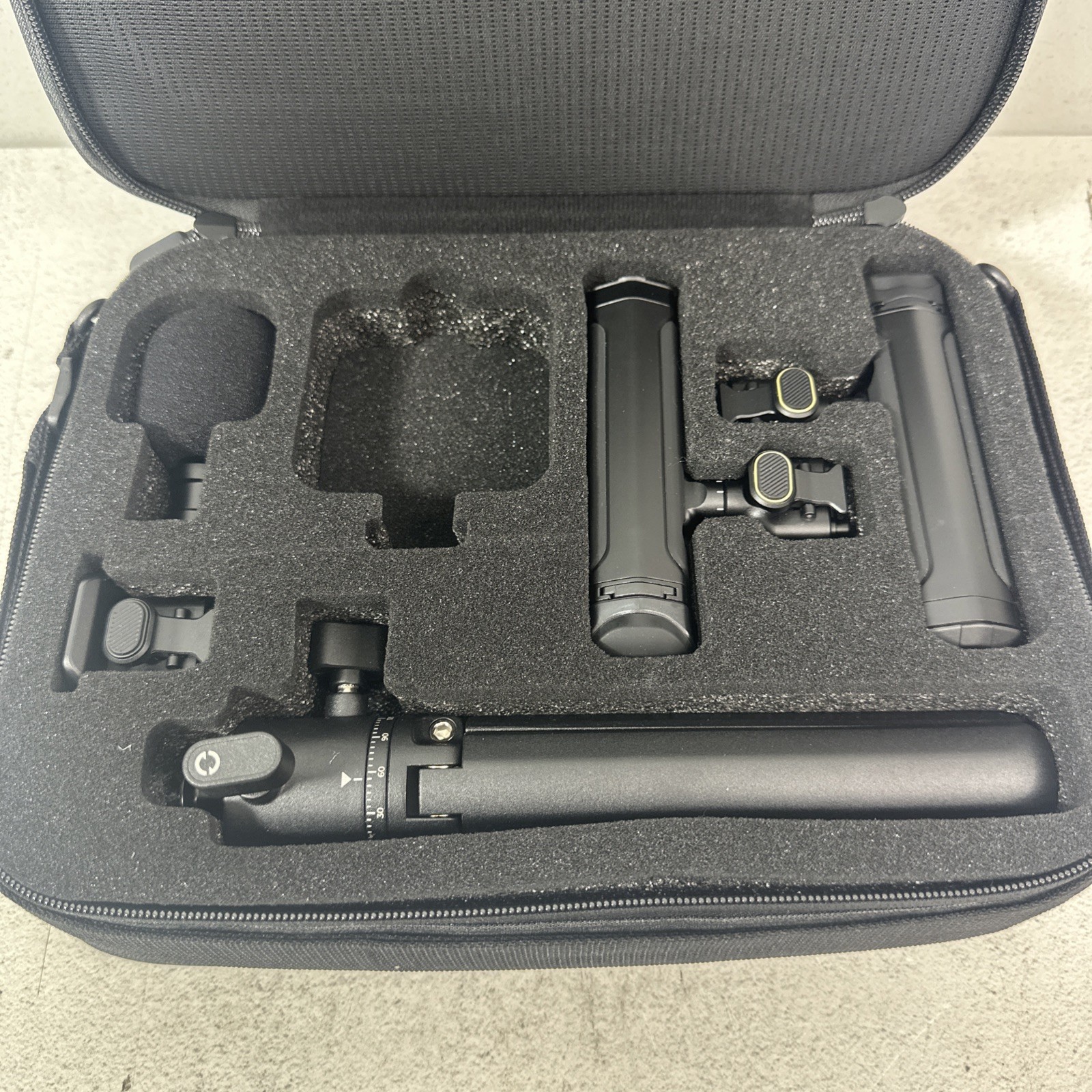 SmallRig (4704) All In-One Video Kit Quick Pro Edition Missing LED Light