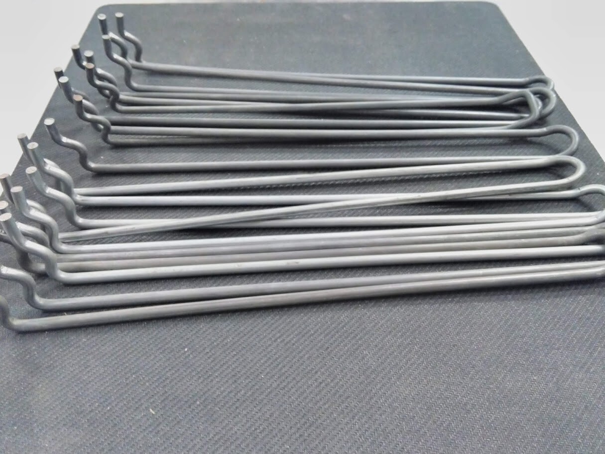 11"  LOOP  PEGBOARD HOOKS PACK OF 20 USED BUT LOOK BRAND NEW. For 1/4" pegboard.