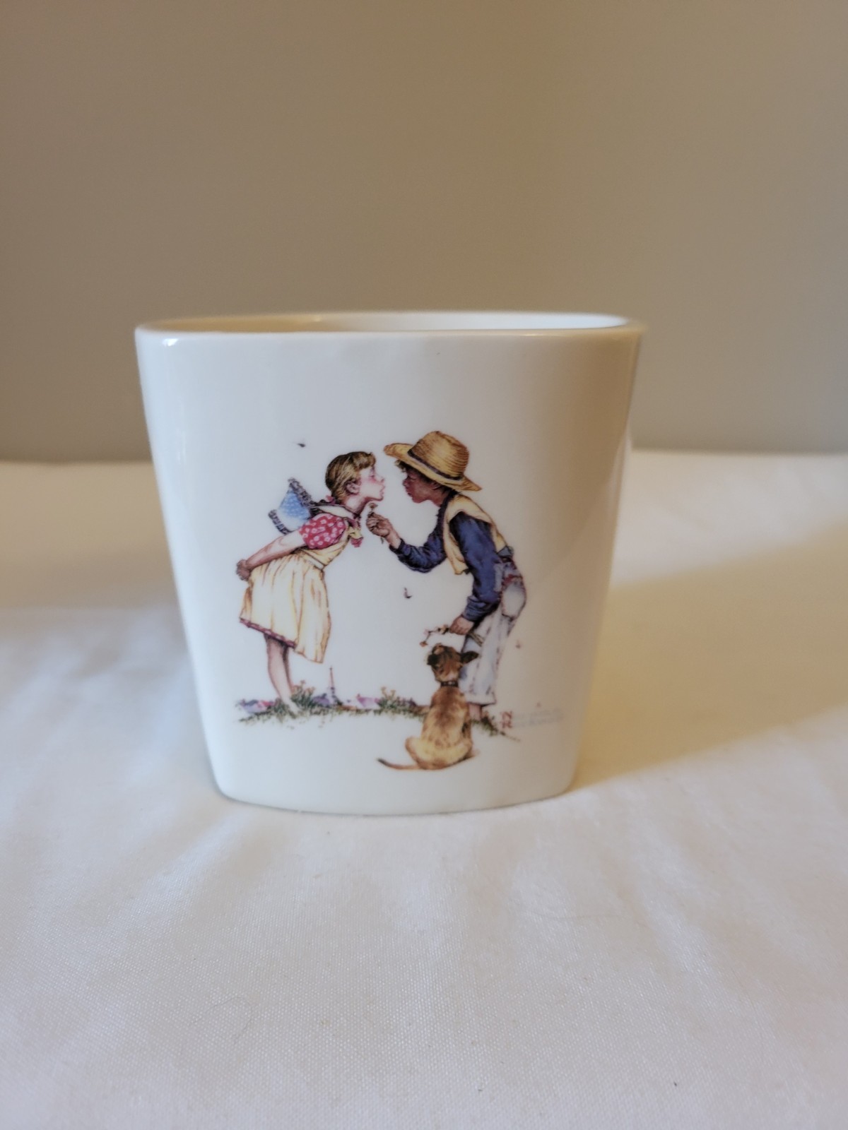 VTG.1983 NORMAN ROCKWELL STONEWARE PLANTER FLOWERS OR KISSES FRIENSHIP SERIES
