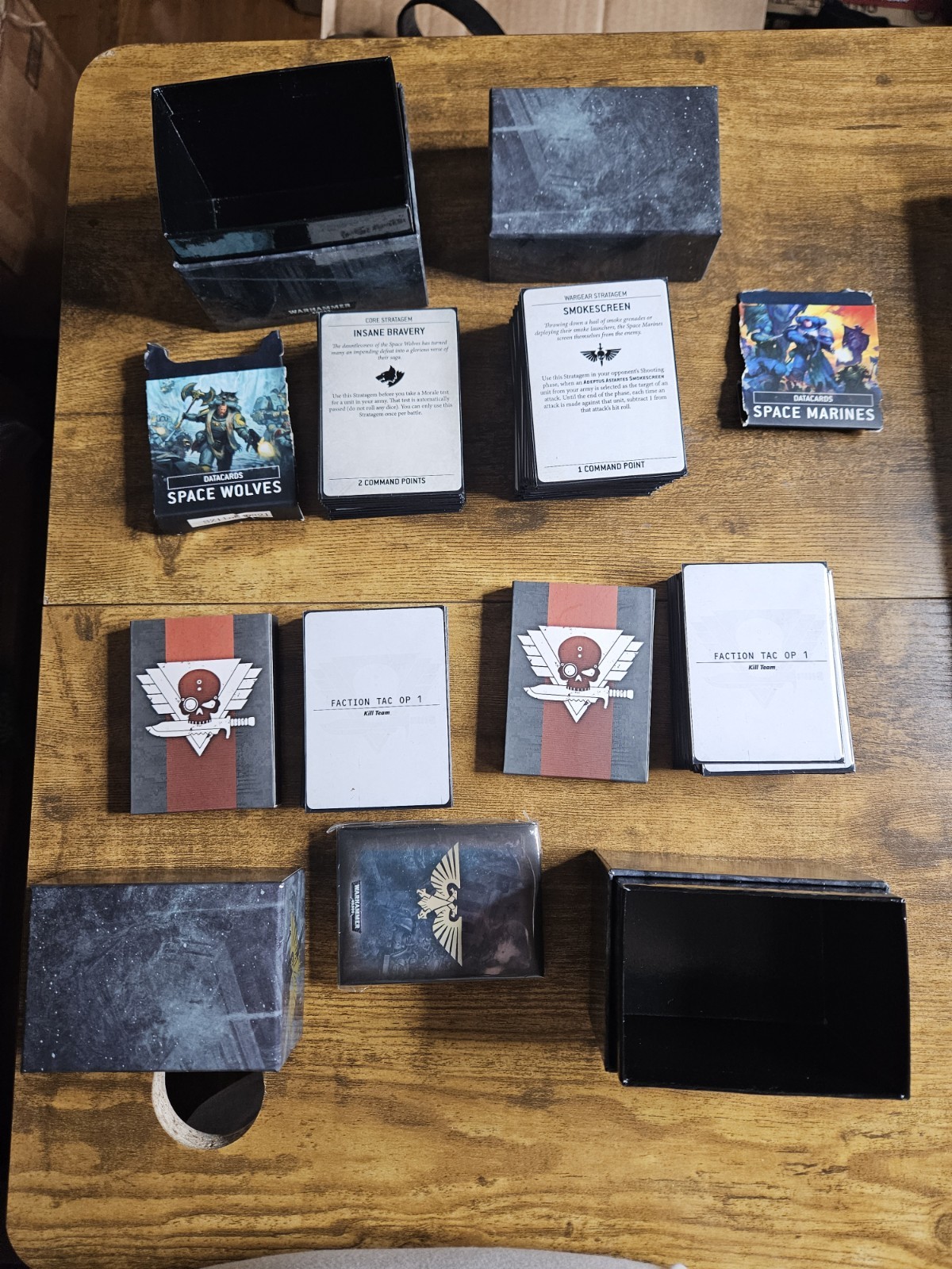 Boxed Lot Of 151 Warhammer 40K Data Cards In Protectors With Extra Sleeves DESC