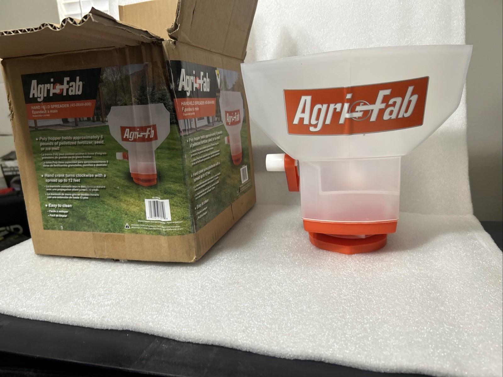 Agri-Fab 1 Gal. Hand-Held Spreader 45-0644-800 Agri-Fab 45-0644-800 052613169919