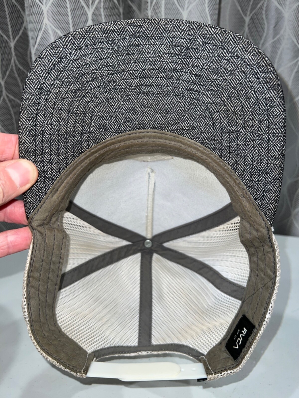 RVCA 2001 Leather Patch Diamond black White Fabric White Mesh HatCapSnapback EUC
