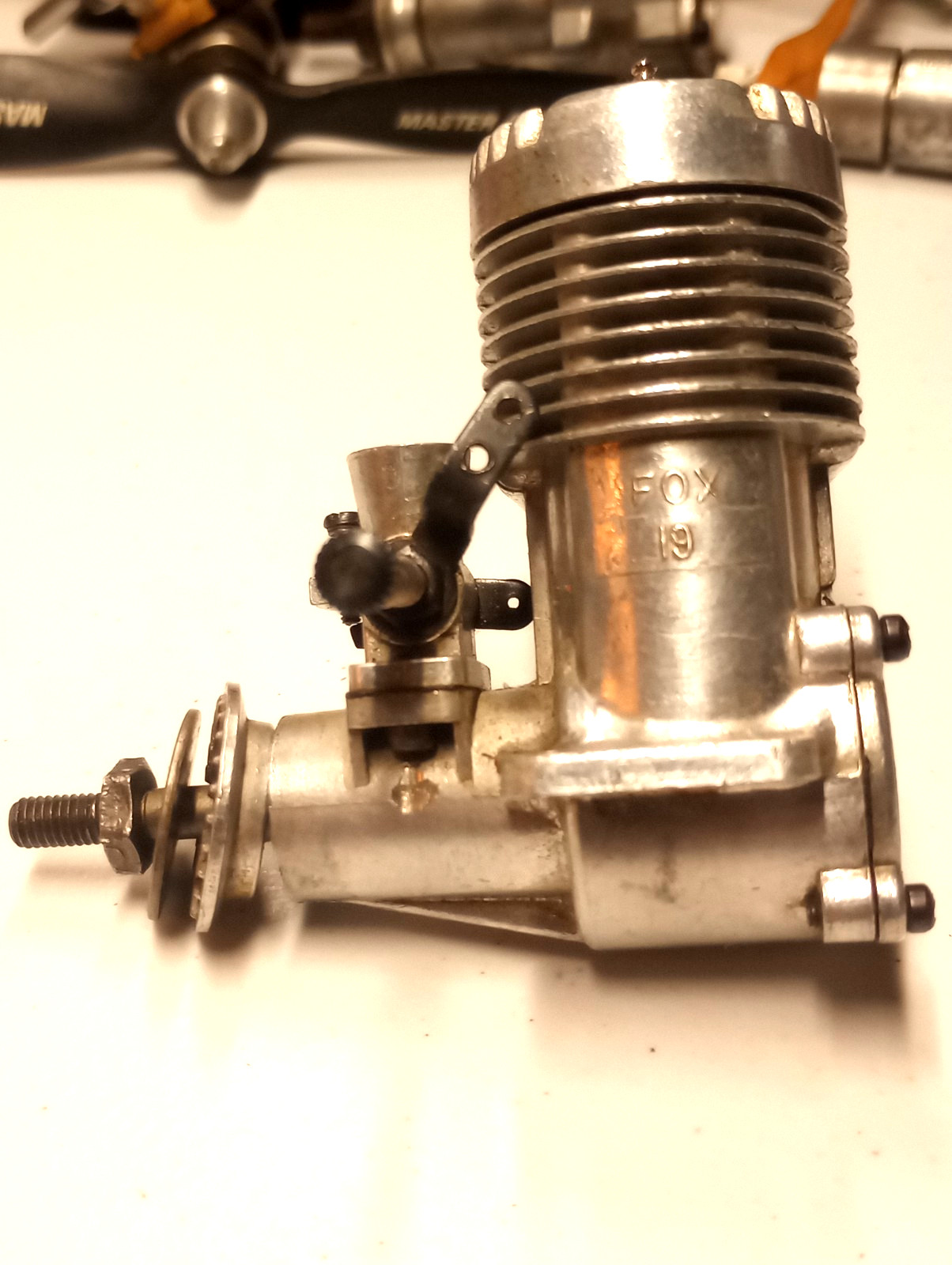Vtg Fox 19 RC CL Glow Plug Model Airplane Engine Strong Compression!