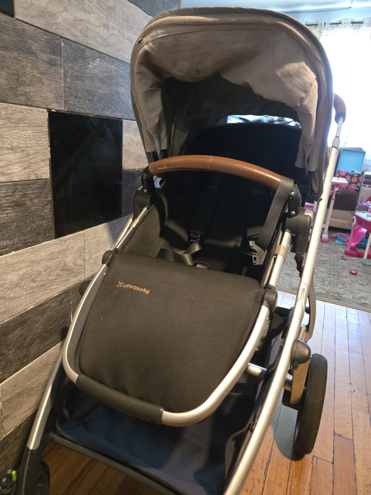 UPPAbaby VISTA V2 Single Stroller Gray/Black Adjustable Handle Inludes Bassinet