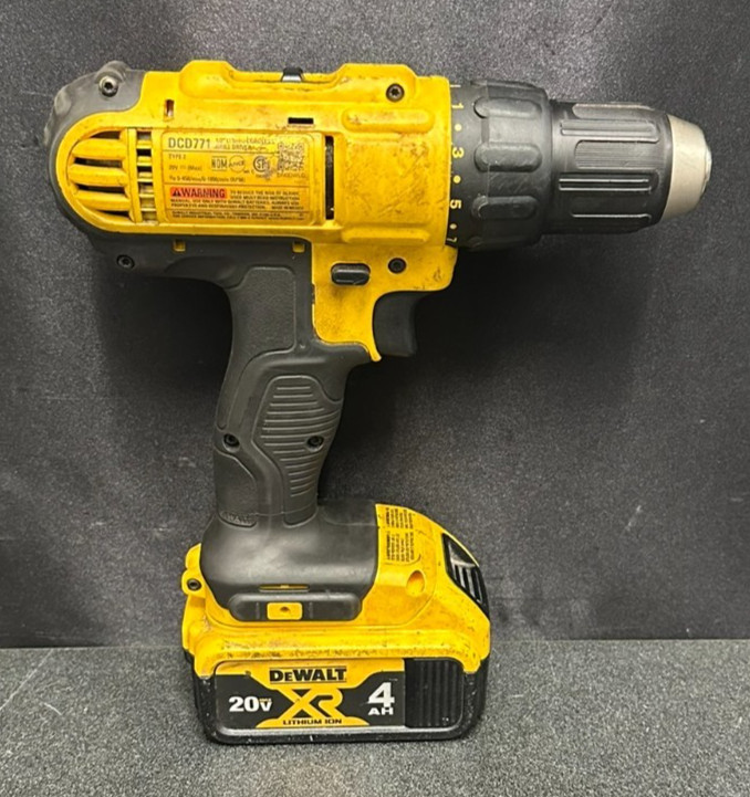 DEWALT 20V Compact Drill/Driver DCD771 W/ Battery FREE SHIPPING