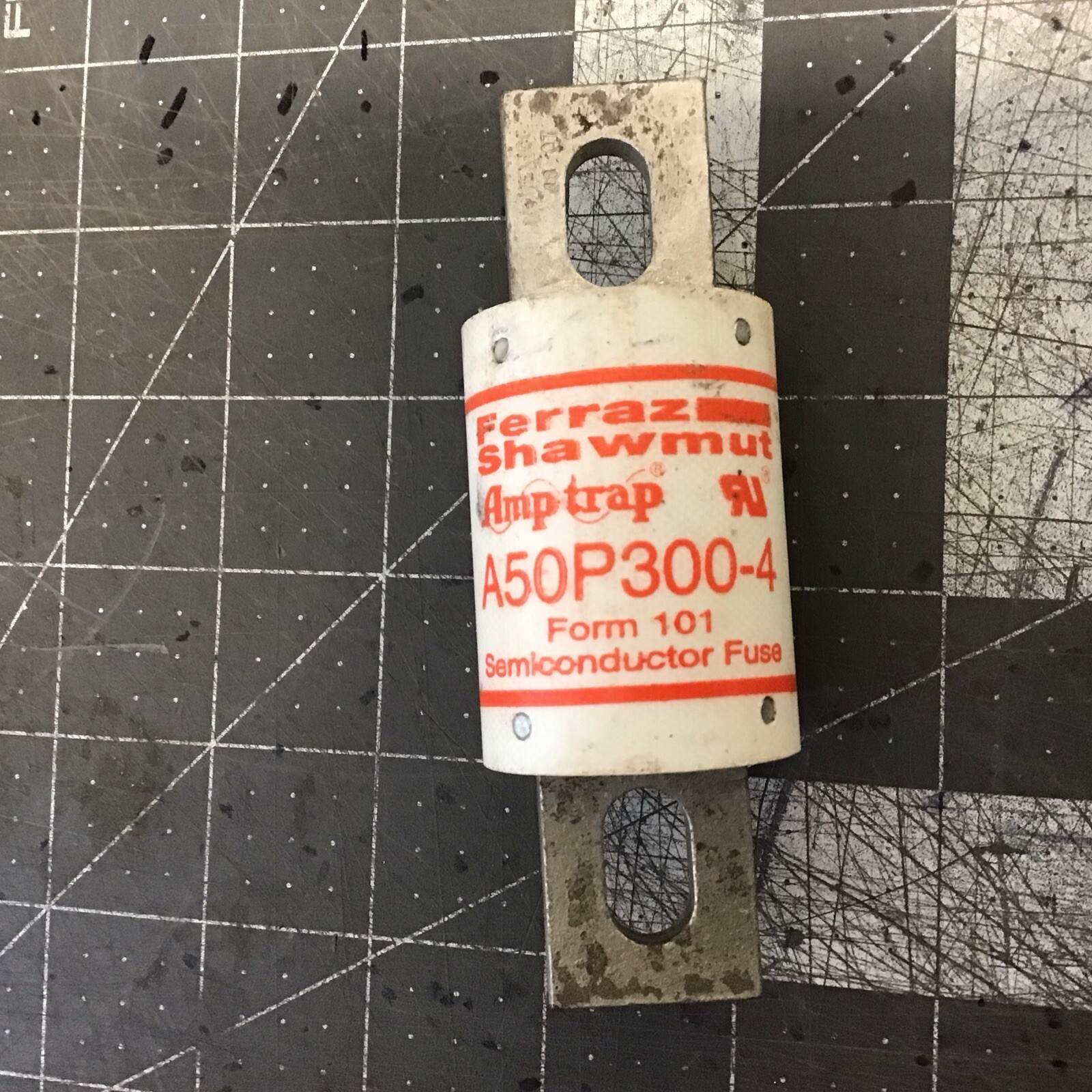 GOULD FERRAZ SHAWMUT A50P300-4 AMP-TRAP FUSE 300A 500V(LMP22L)