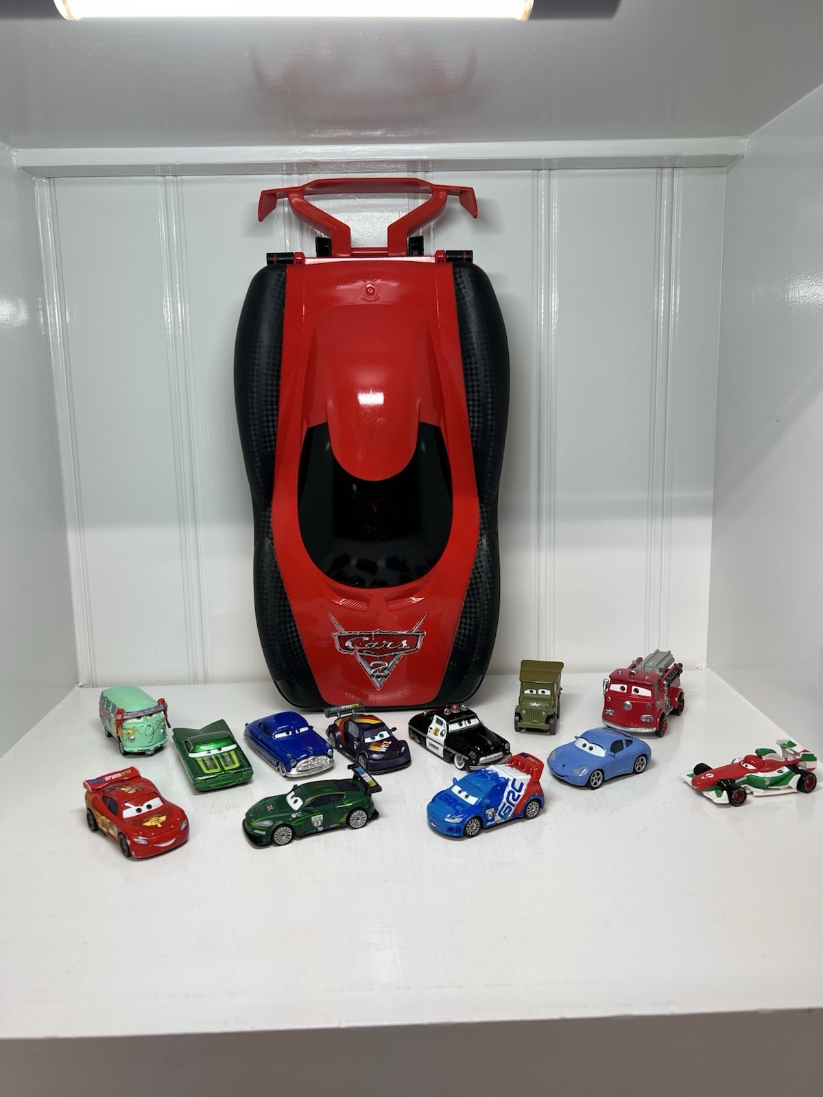 DISNEY PIXAR CARS 2 POP OPEN SPEEDWAY RACE TRACK W/ RAMP CARRY CASE W/ 12 CARS