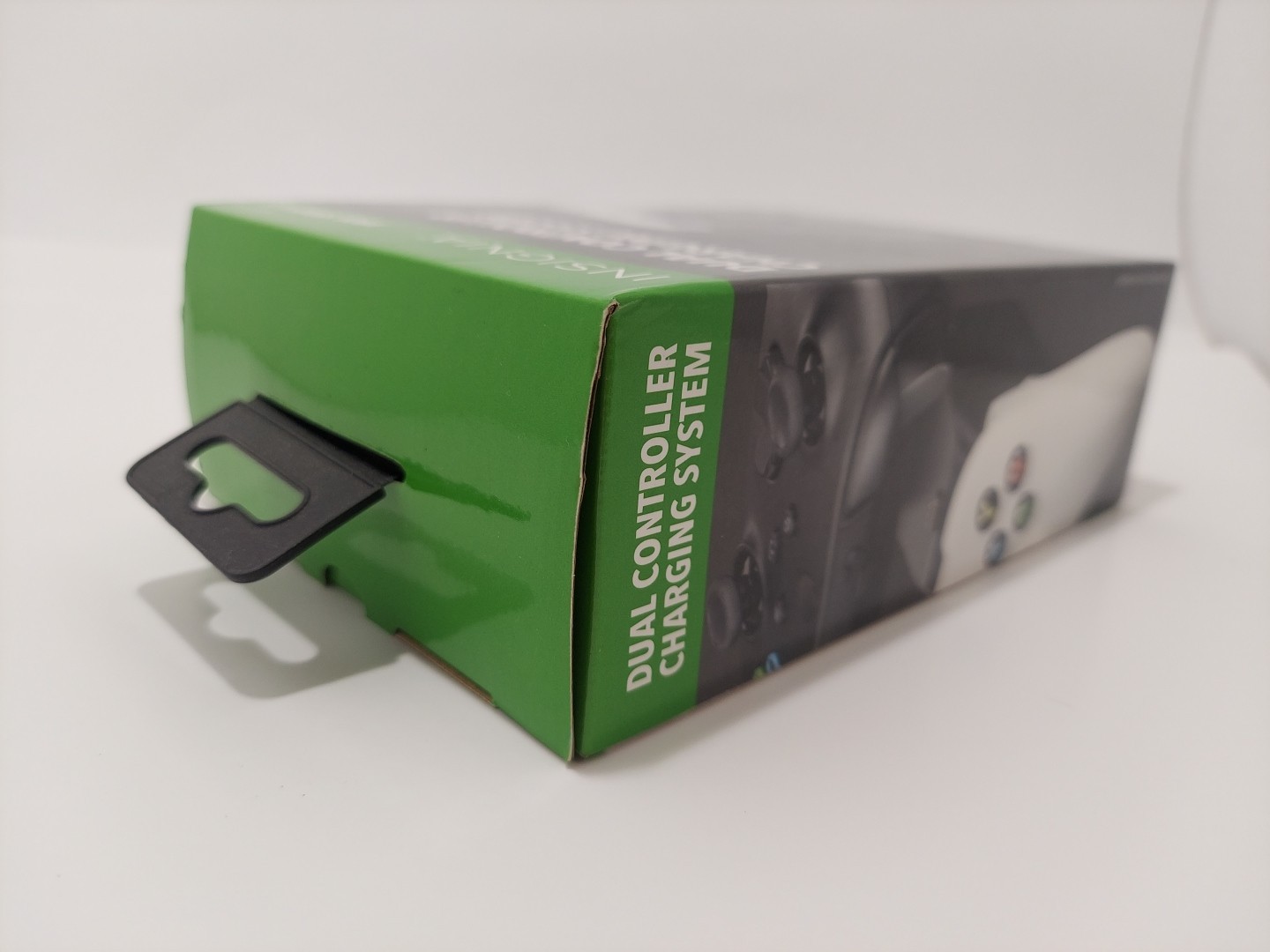 INSIGNIA DUAL CONTROLLER CHARGING SYSTEM FOR XBOX SERIES X|S , UNIT TESTED CLEAN