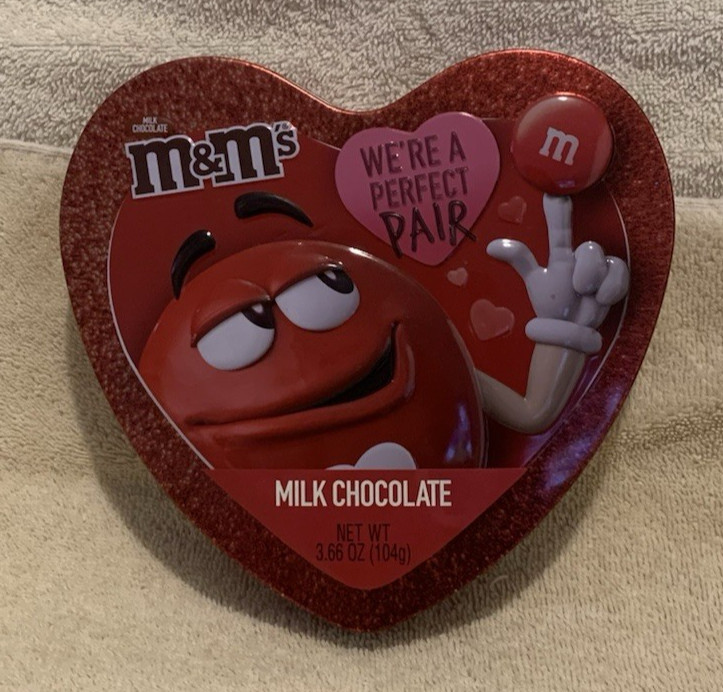 2021 Mars CHOCOLATE M&M's Red Embossed Heart Shaped Tin (empty) 7x7x1.5 EUC