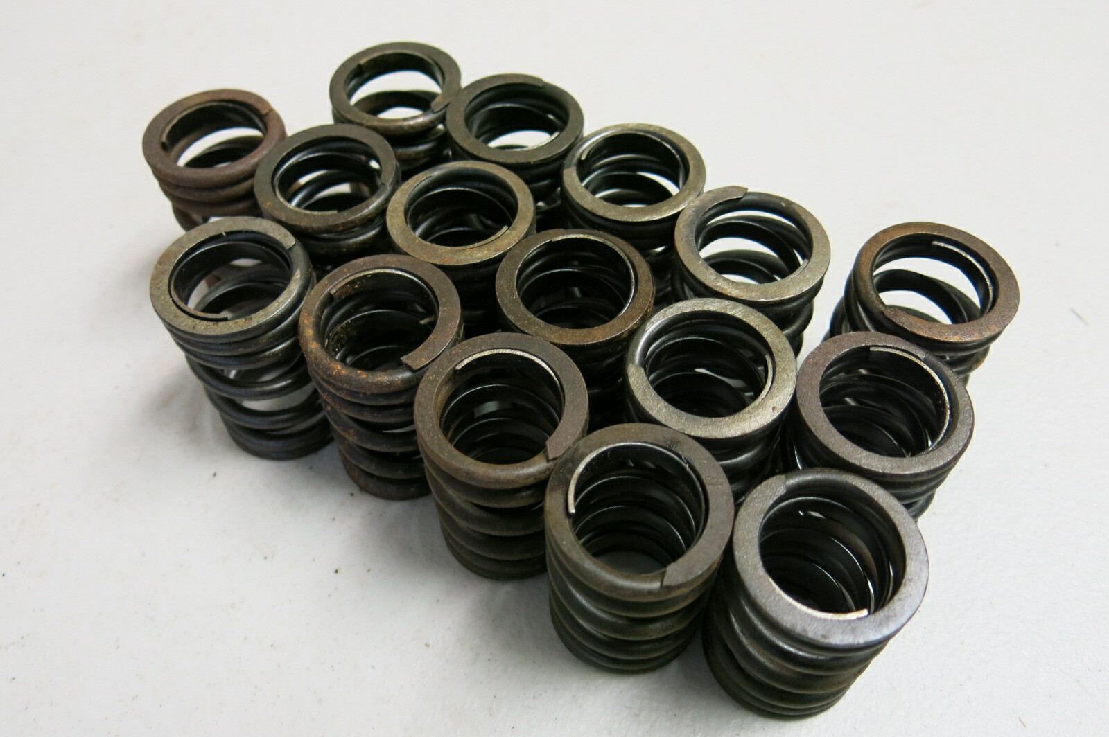 Nos McQuay-Norris Engine Valve Spring (VS584) 16 Pcs