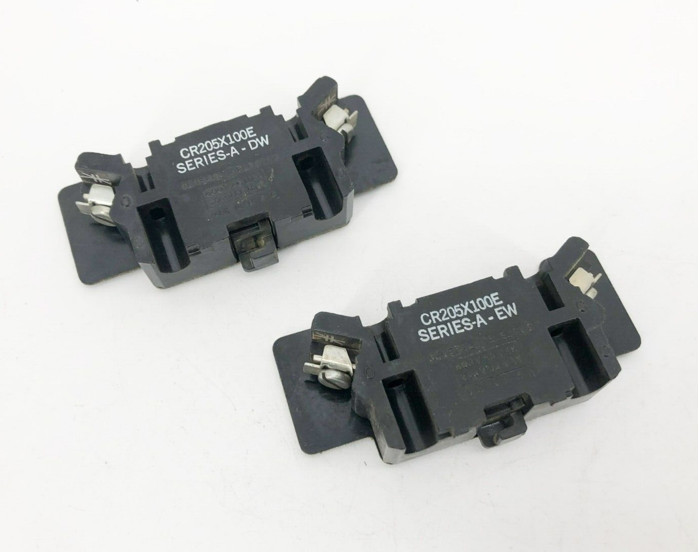 Lot of 2 New GE General Electric CR205X100E Auxiliary Contacts 600VAC 250VDC