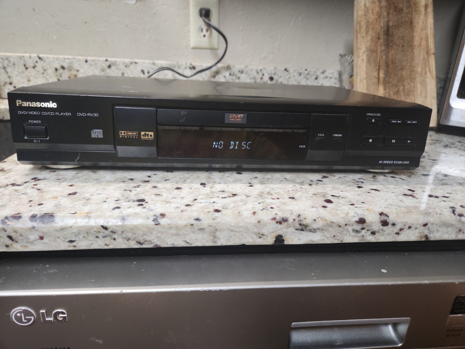 Panasonic DVD-RV30 DVD/Video CD/CD Player NO REMOTE CONTROL