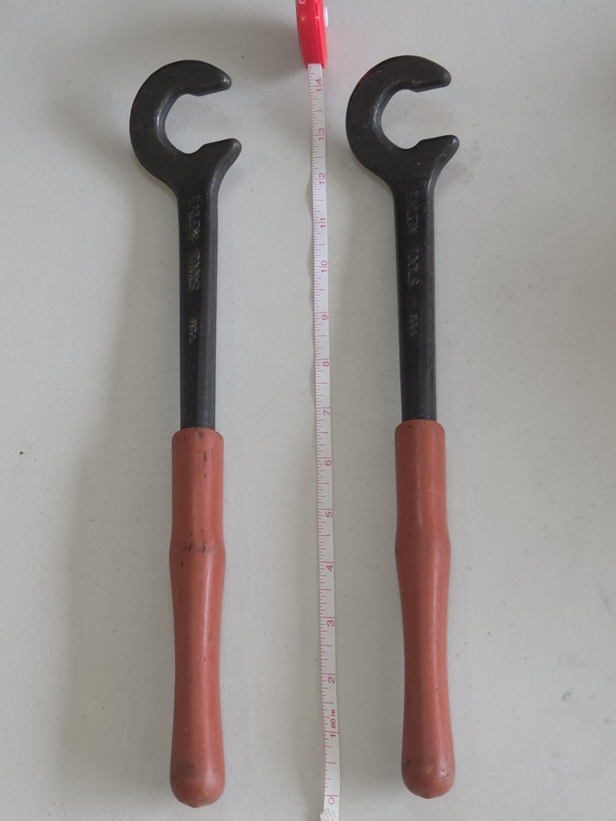 Pair of Klein Tools 50402 Cable Benders, 14.5" (368 mm) Forged Steel, 500 MCM