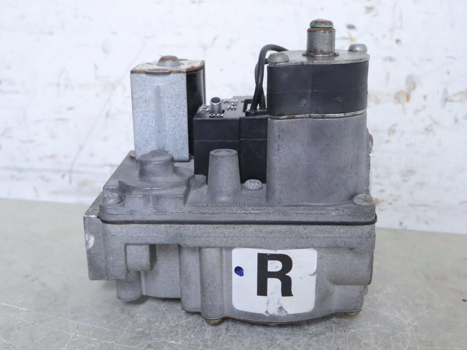 White Rodgers 36E54 201 HVAC Furnace Gas Valve C340995P01