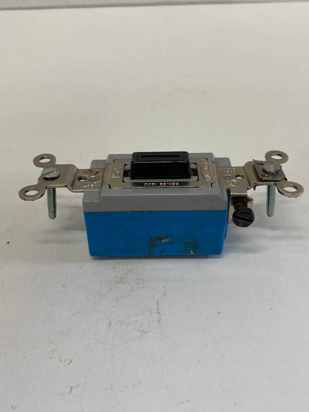 Hubbell Series 1200 15A 120 277 VAC Switch