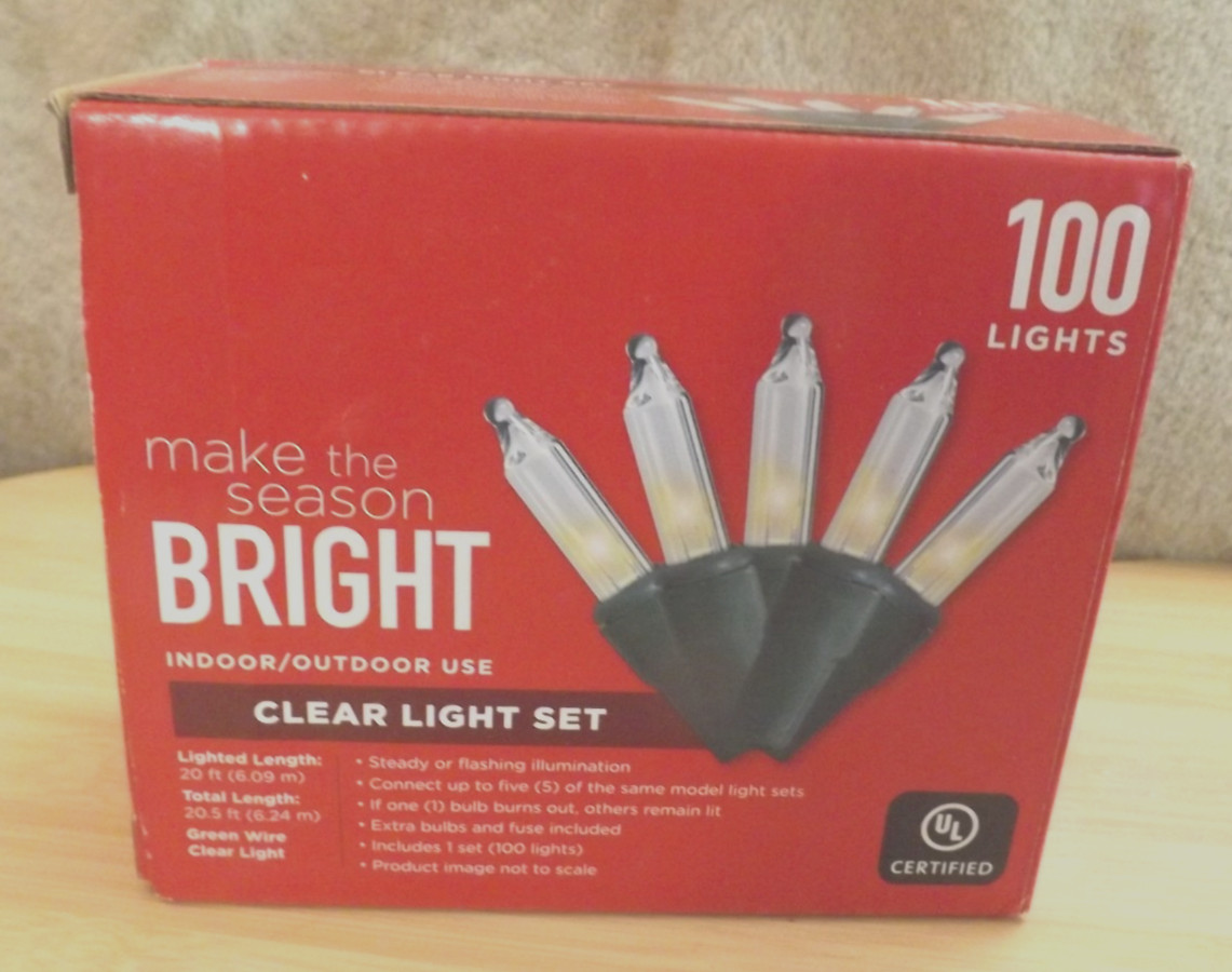 100 CLEAR LIGHTS WITH GREEN WIRING HOLIDAY DECORATION INDOOR/OUTDOOR USE 20 FT