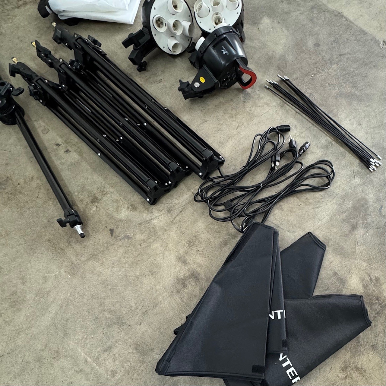 Interfit F5 Daytime Lighting Kit - Complete with Bulbs, Stands, Diffuser