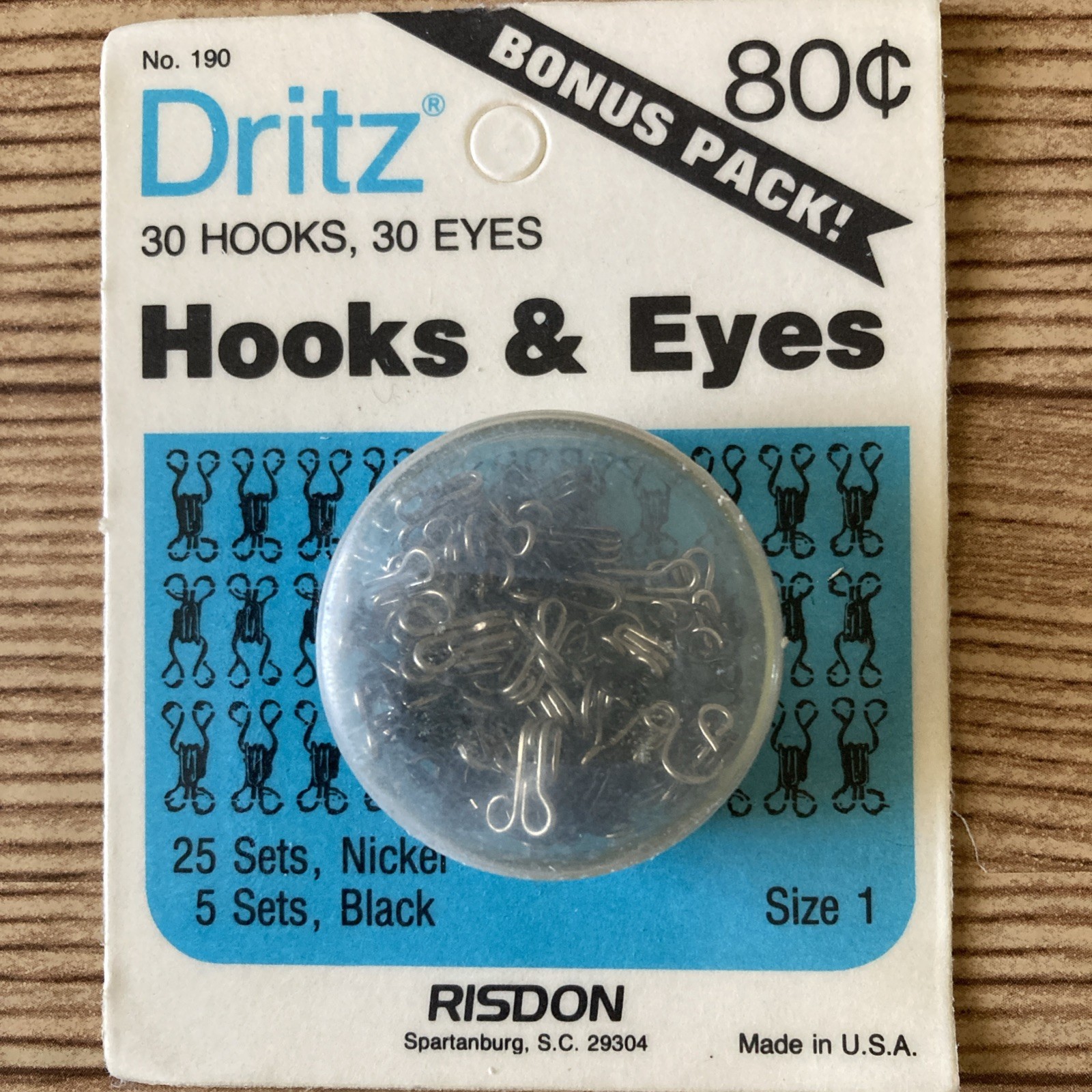 Dritz Hook Eye Fasteners Pkg of 30 Hooks/30 Eyes - 25 Sets Nickel, 5 Sets Black