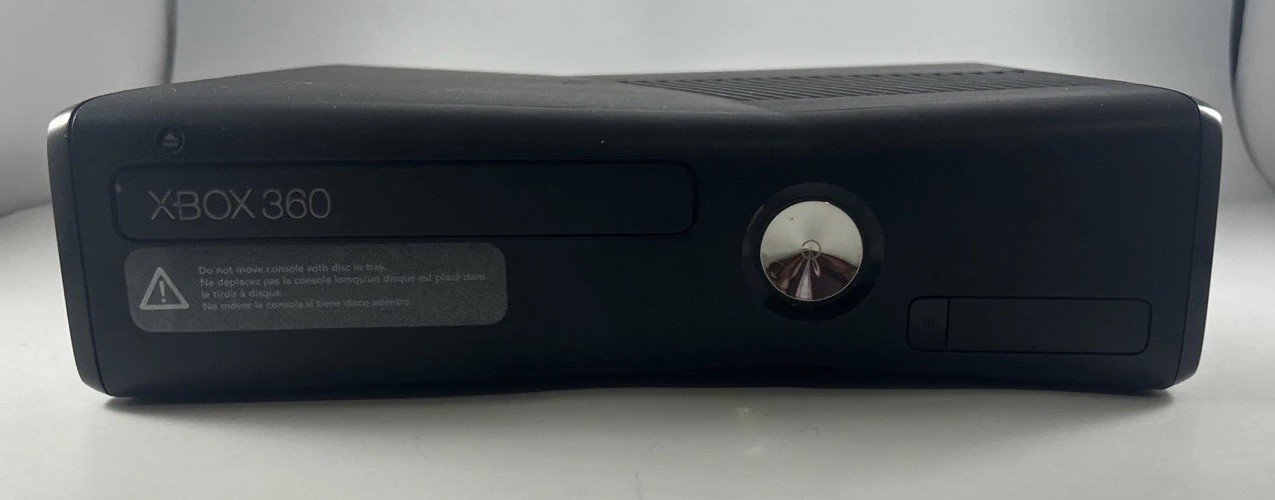 Microsoft Xbox 360 S Bundle 1439 4GB Console Controllers Kinect Assassin’s Creed