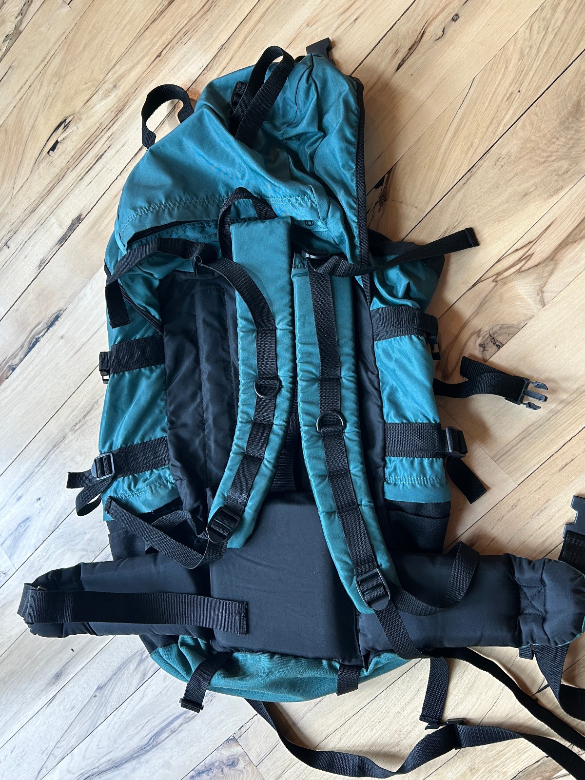 Vintage Gander Mountain Hiking Backpack - Internal Frame - Green