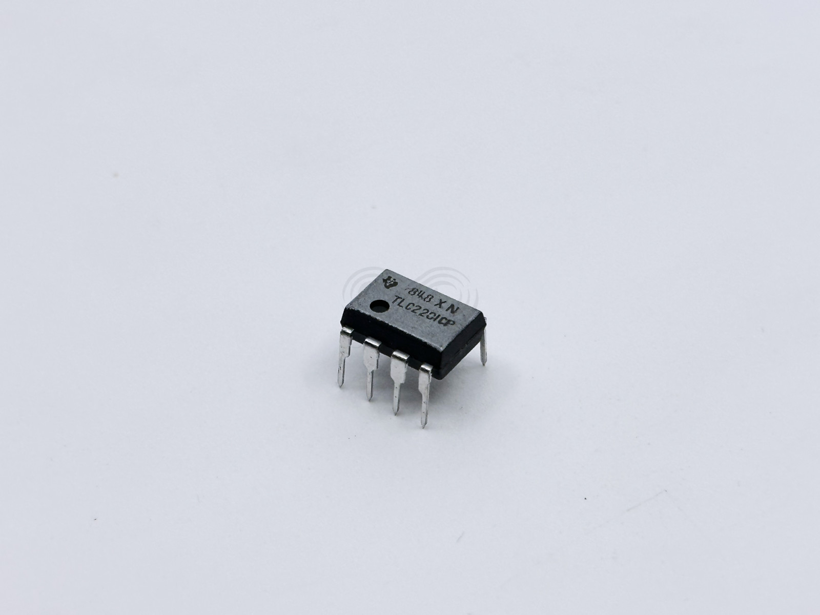 TLC2201CP TLC2201 TI Low Noise Precision Rail-to-Rail Op Amp DIP-8