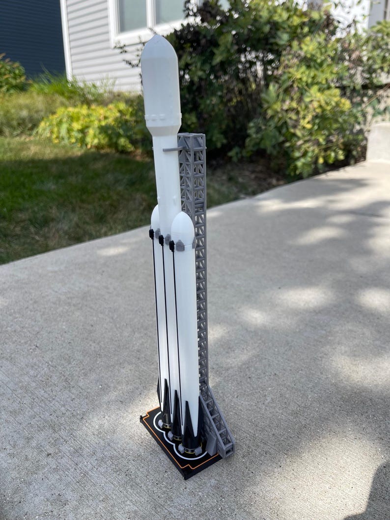 Falcon Heavy Rocket Model with Magnetic Detachable Boosters