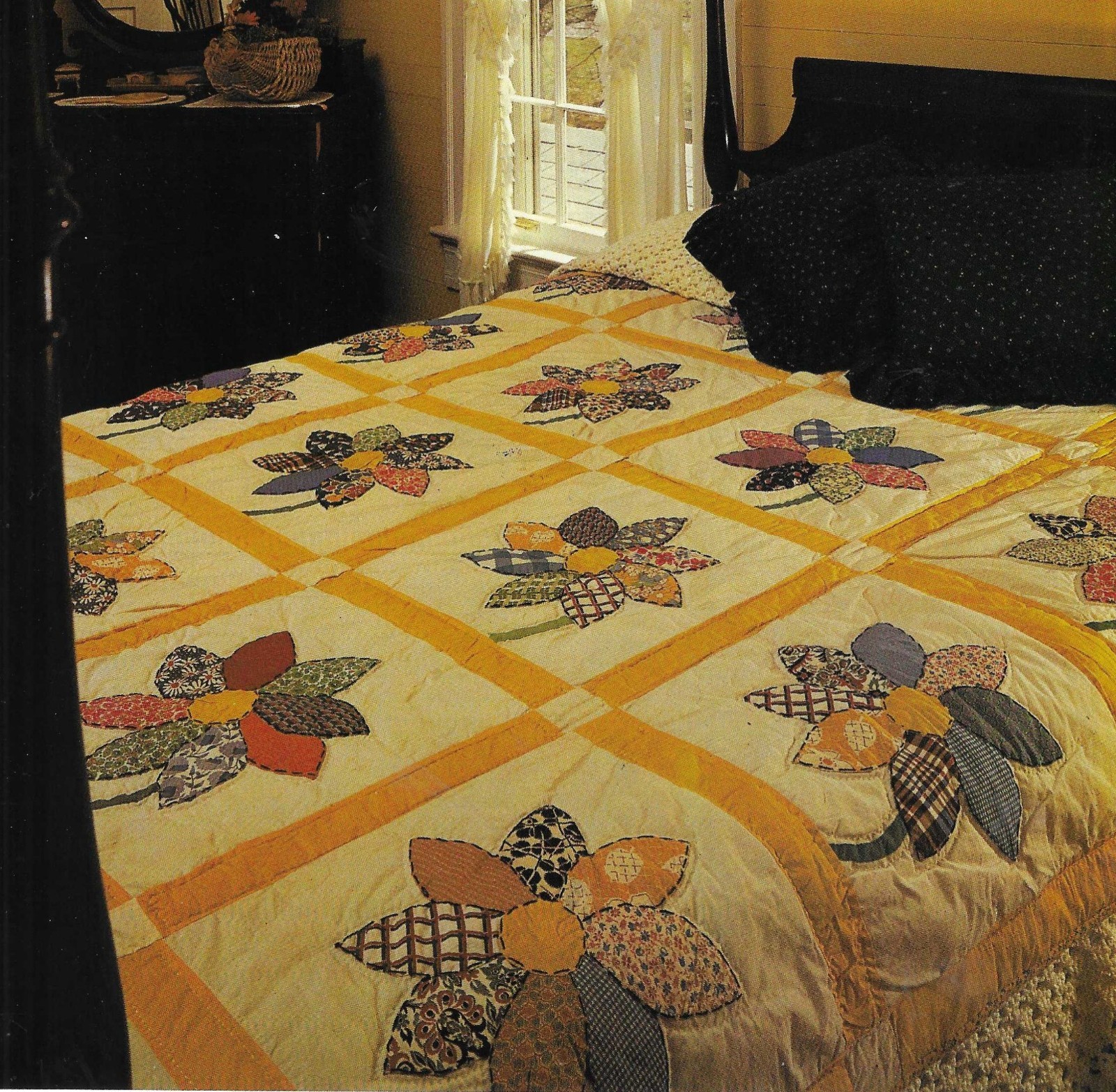 FRIENDSHIP DAHLIA  ------  APPLIQUE  VINTAGE  QUILT  PATTERN
