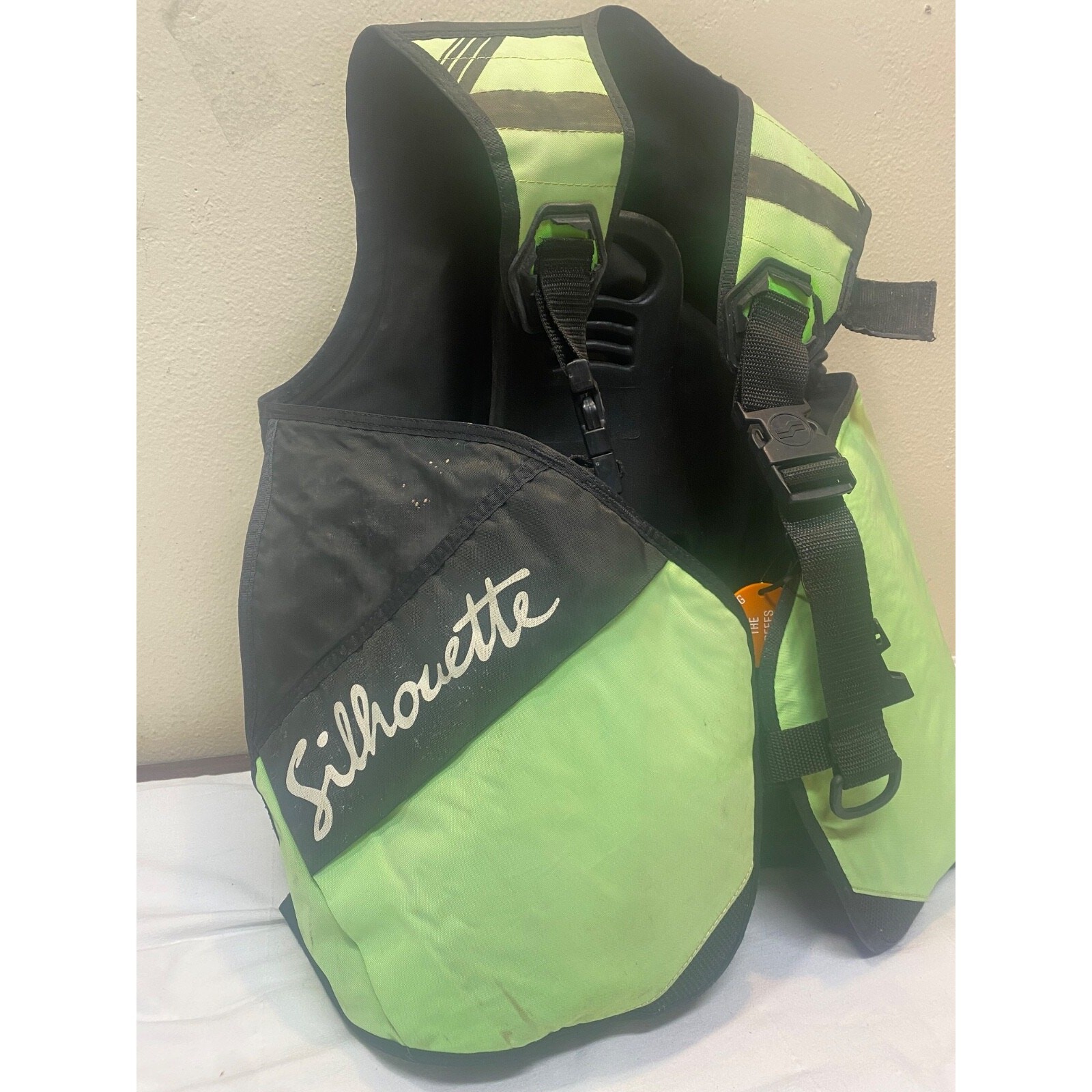 Sherwood Scuba Silhouette Vest Size Medium M