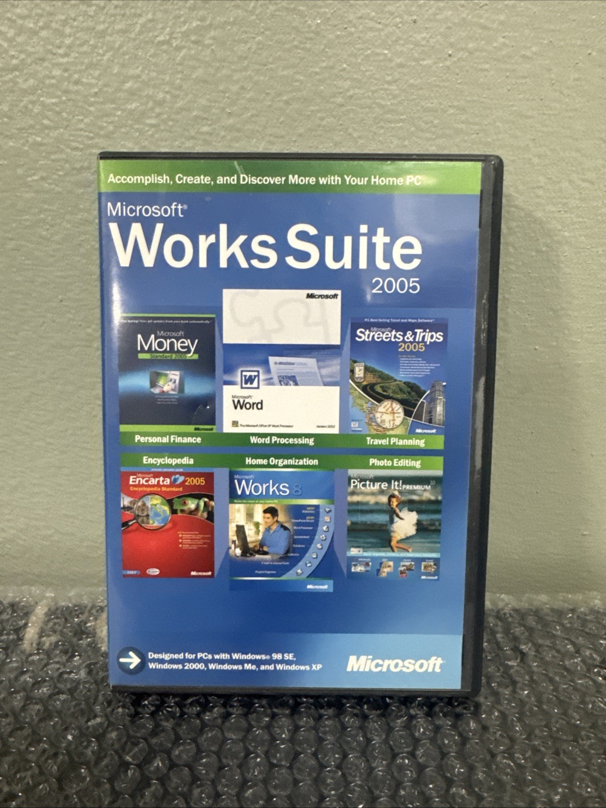 Microsoft Works Suite 2005 Productivity Money Picture It CD-ROM Win 98 2000 XP