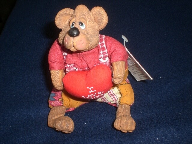Russ Berrie The Country Folks  VALENTINE  AMORETTO BEAR 6 INCH Resin Bean Bag