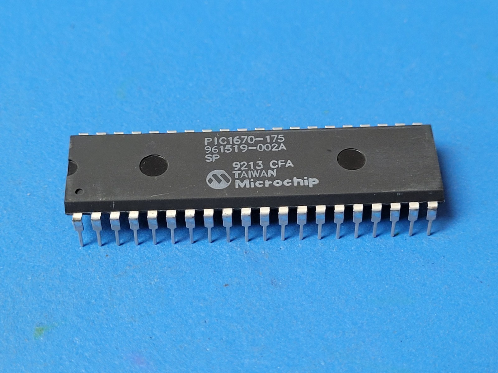 (1) PIC1670P-175 MICROCHIP Microcontroller 8-Bit MROM PIC CPU 0.46MHz MOS PDIP4