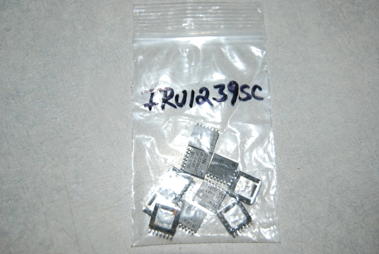 2 pieces IRU1239SC integrated circuit SPAK7 USED GUARANTEED