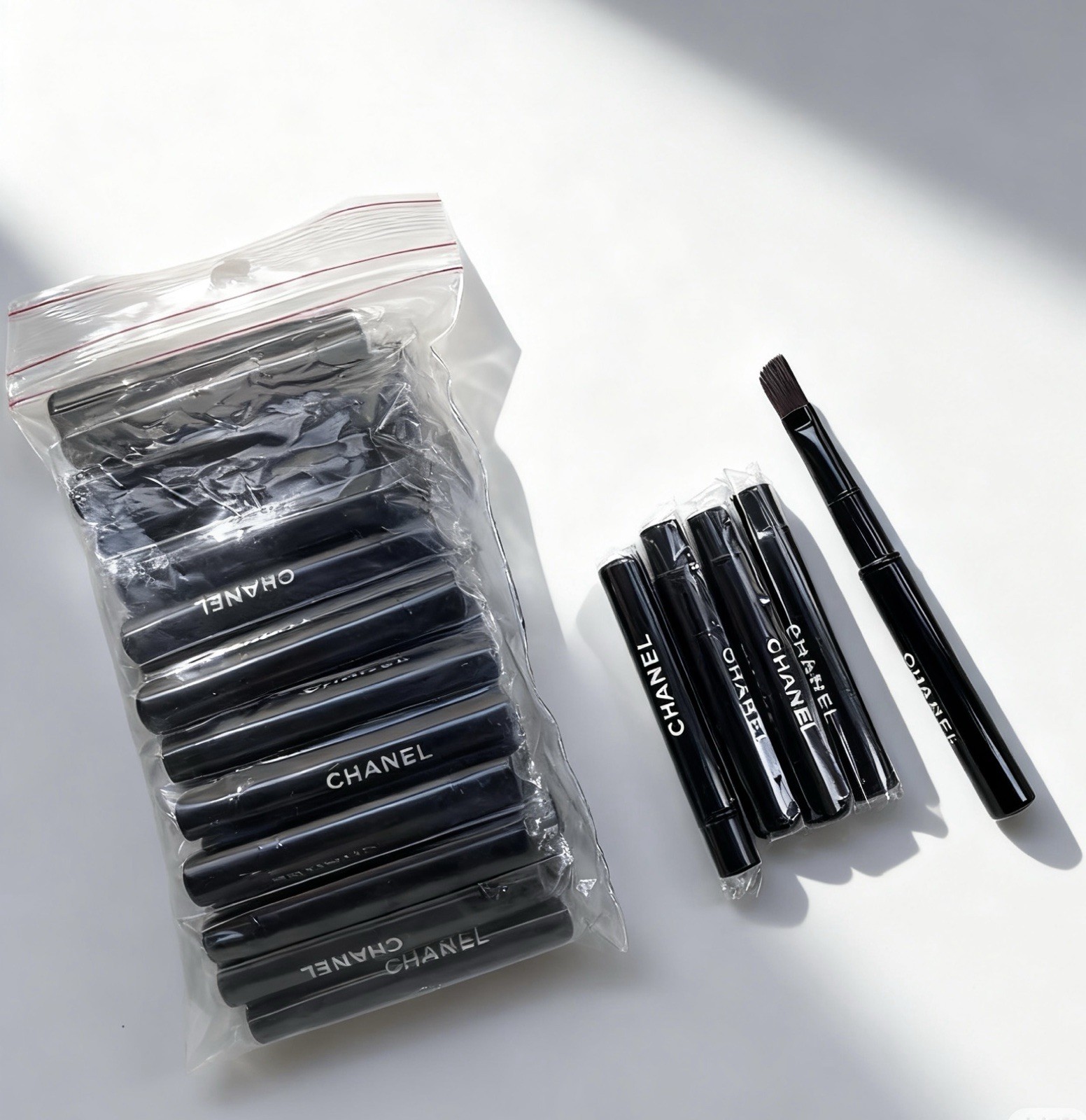 Lot of 20 Chanel Beaute Mini Black Portable Lip Brush 2" (3.5" Full Length)