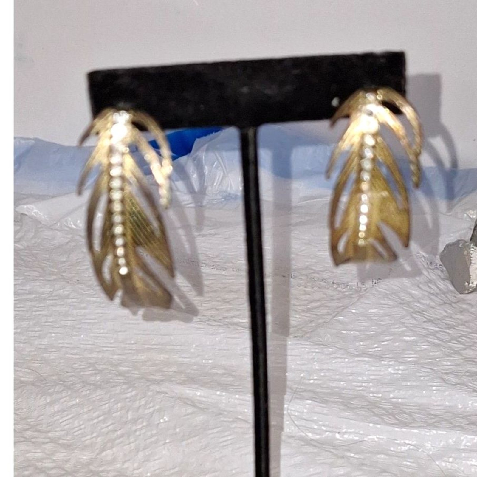 A Vintage Pair of Stud Post Pierced Earrings Rhinestone Feathers As-Is