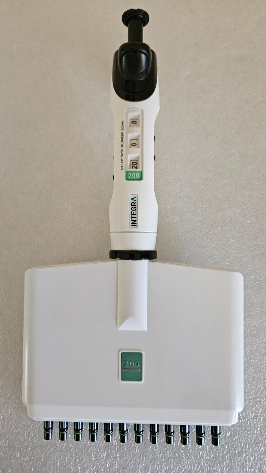 Integra Evolve Multichannel (12-Ch) Pipette 20-200 uL: Calibrated New Seal