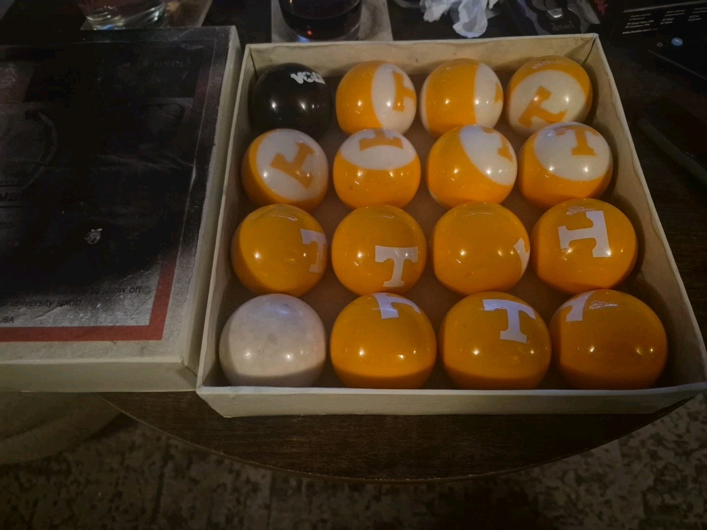 Officially Licensed  Tennessee Volunteers Billiard Balls by Frenzy Sports VTG