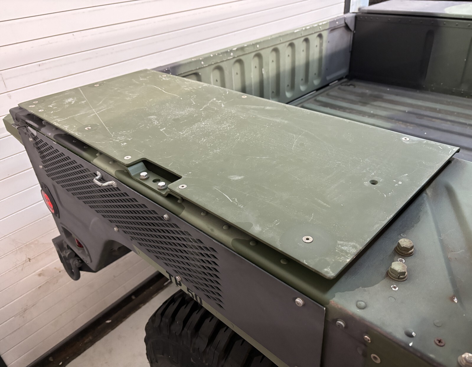 HMMWV AM General Rear Fender Top Plate  #12506815 RH  M1165