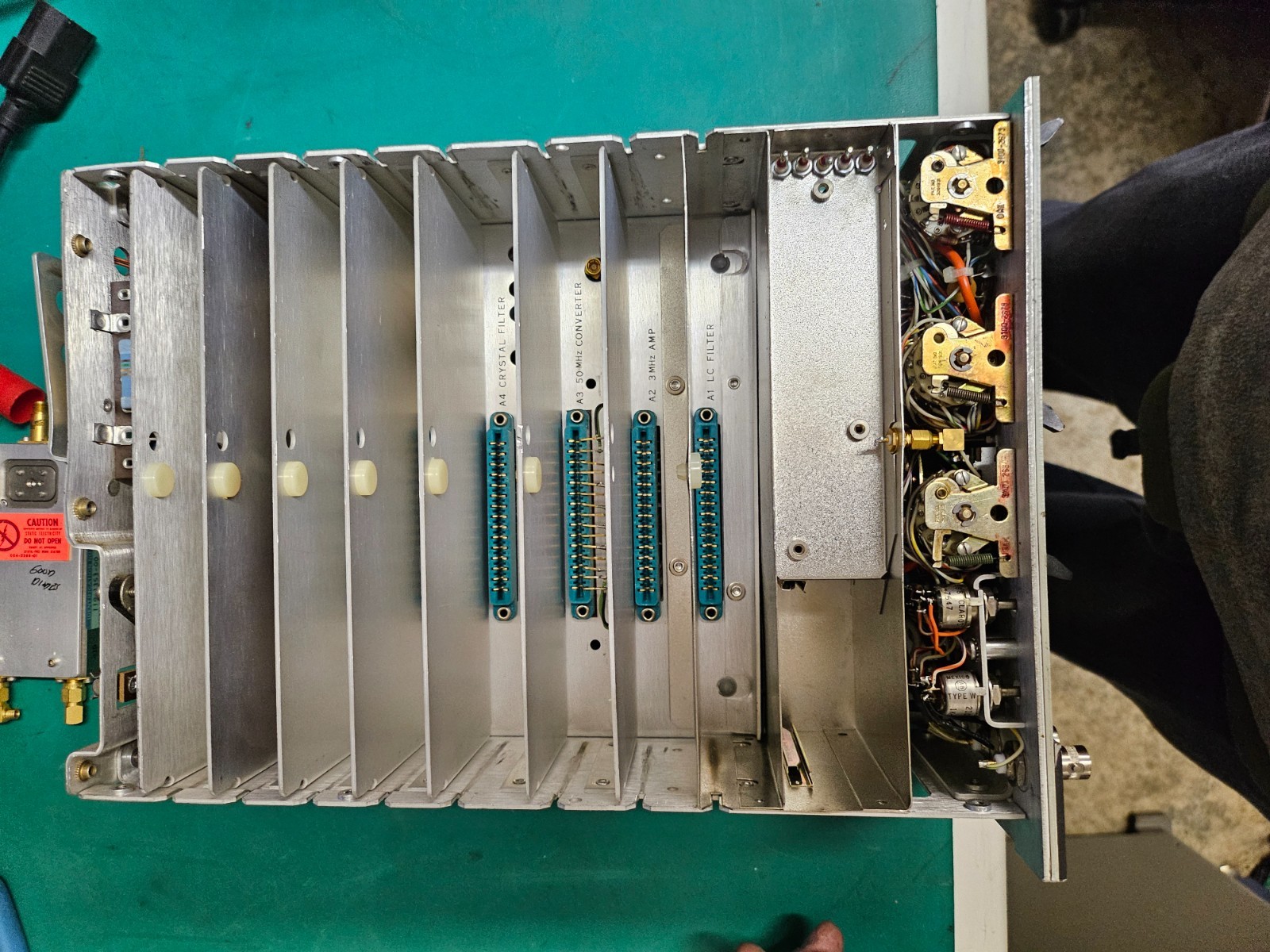 HP 8552B IF Section Spectrum Analyzer Front panel, chassis / parts**UNTESTED**