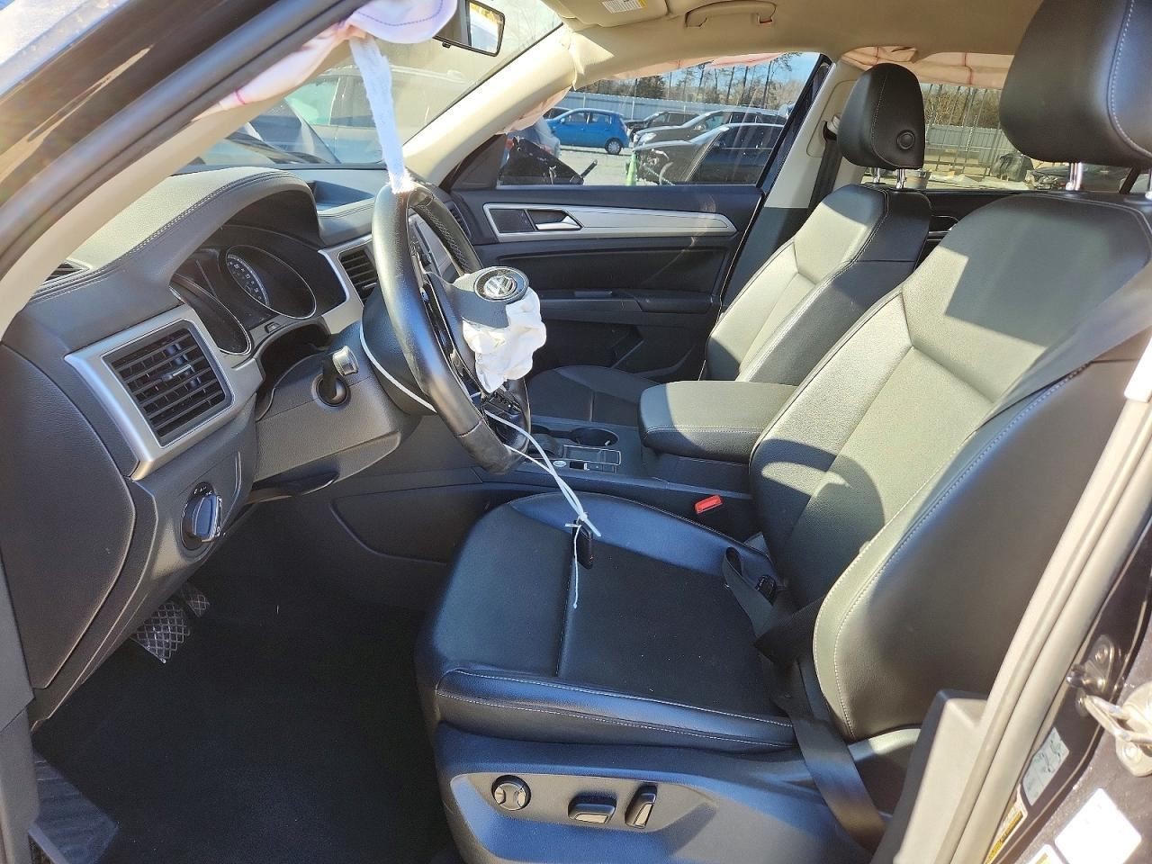 ATLAS 2018 Glove Box 4982003