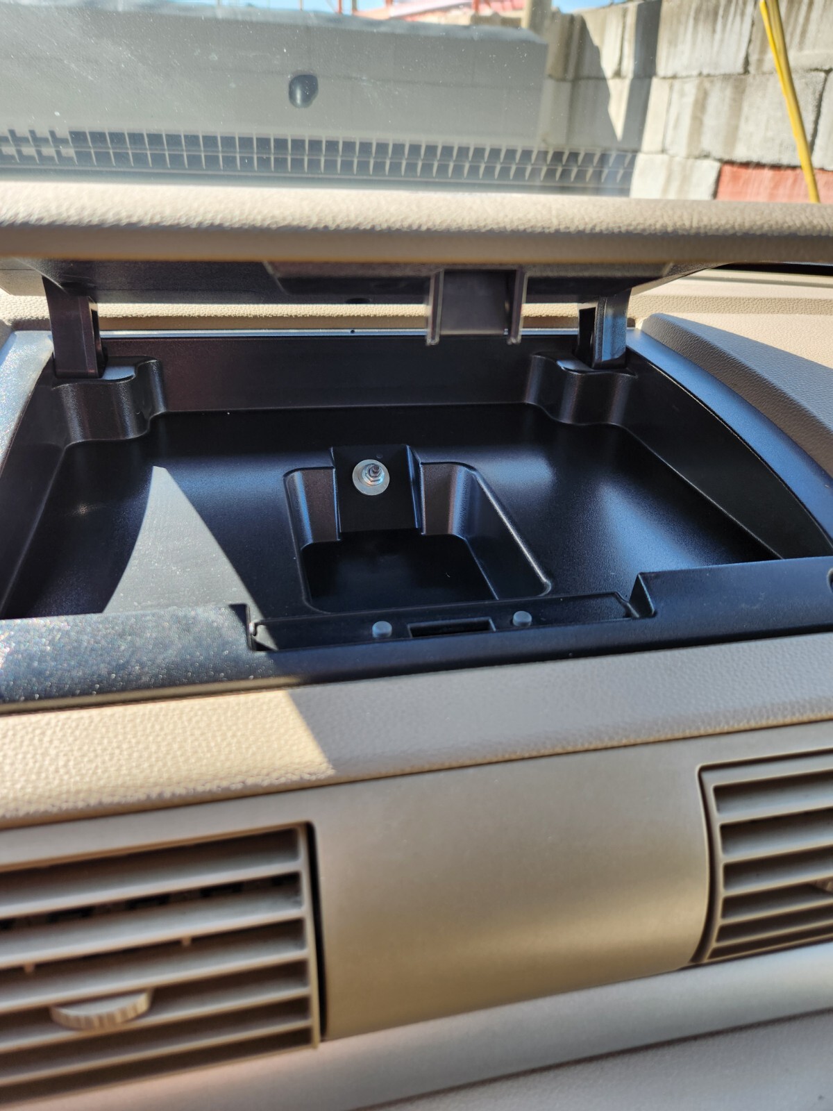 Tan 04-07 Ford Freestar UPPER DASH GLOVE BOX