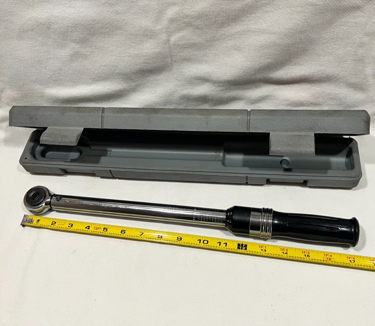 Husky Pro Torque Wrench 39103 3/8 Drive Socket Wrench with Case
