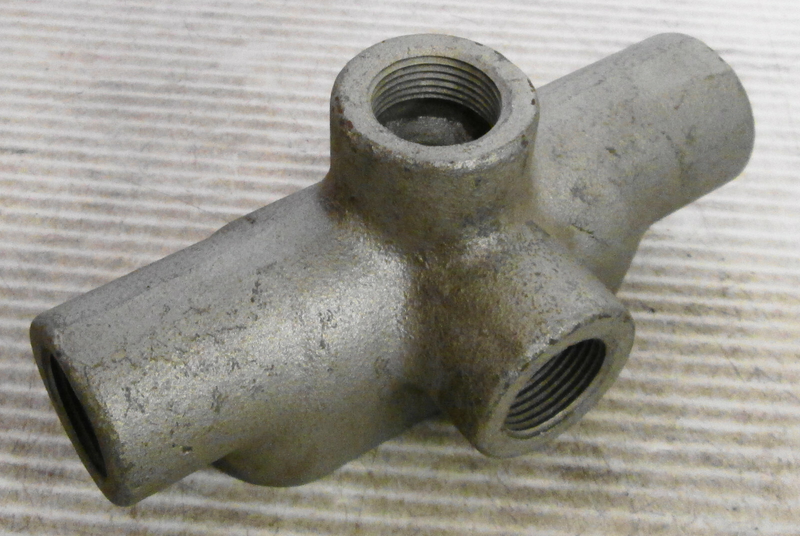 Crouse-Hinds TA27 Conduit Body 3/4 Malleable Cast Iron