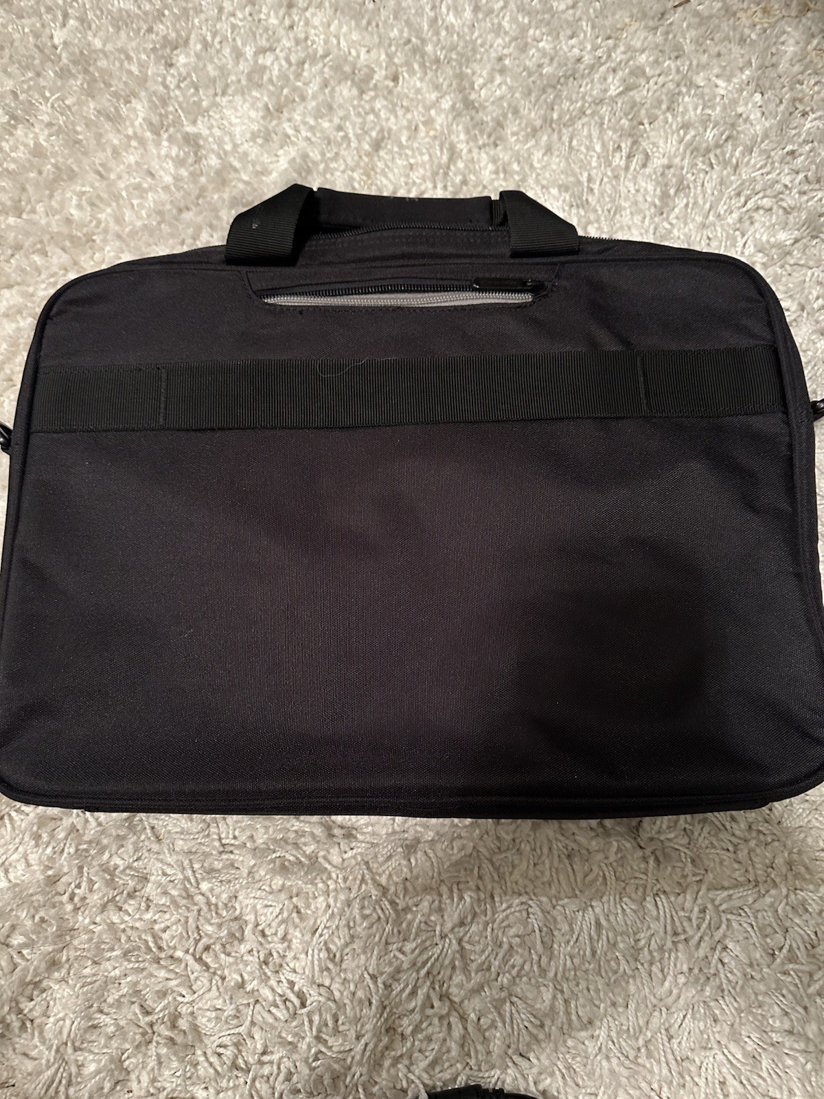 Amazon Basics 17 soft padded laptop bag. Barely used and in great condition