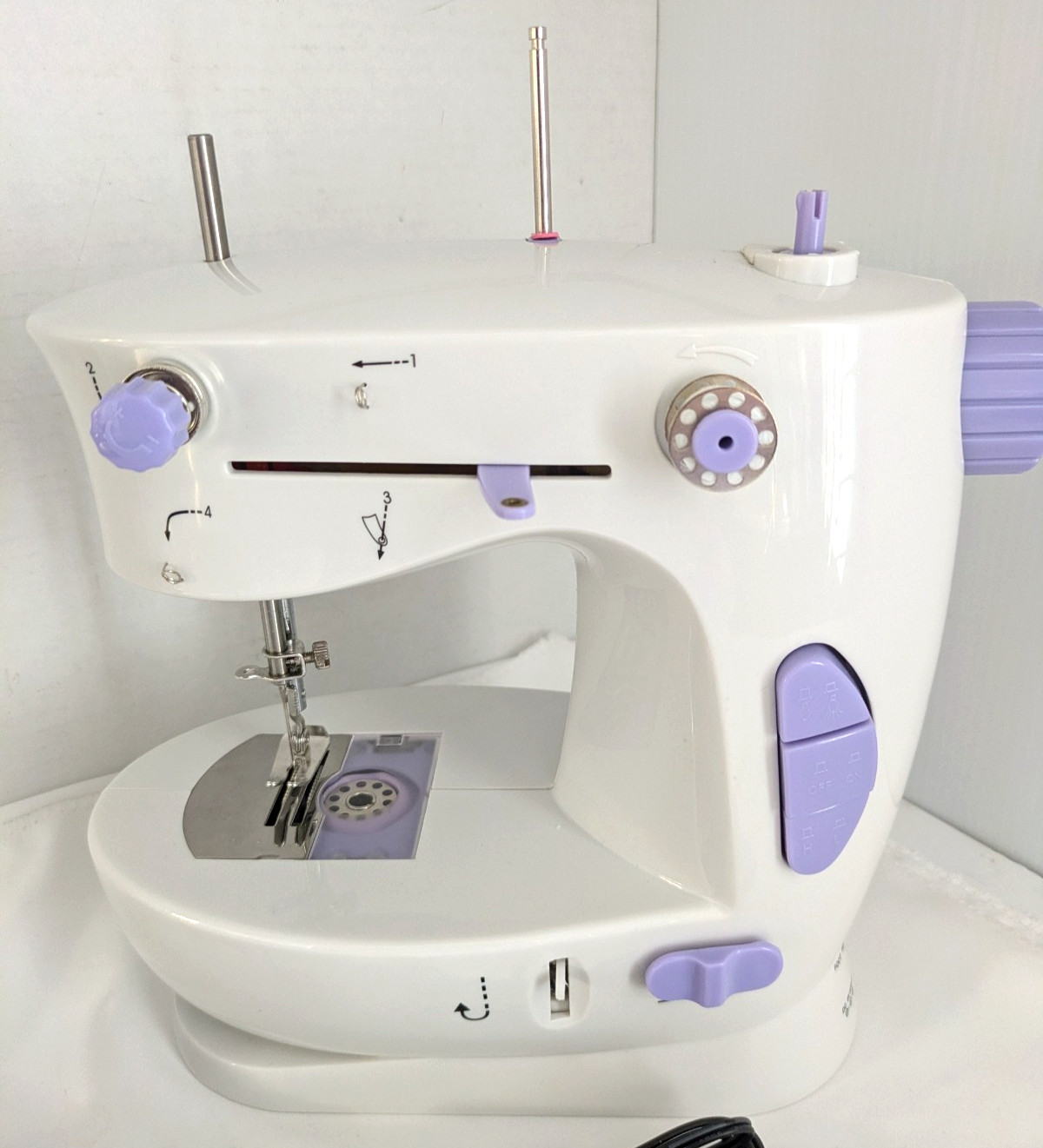 White Sew E-Z Model W338 Mini Sewing Machine with Accessories