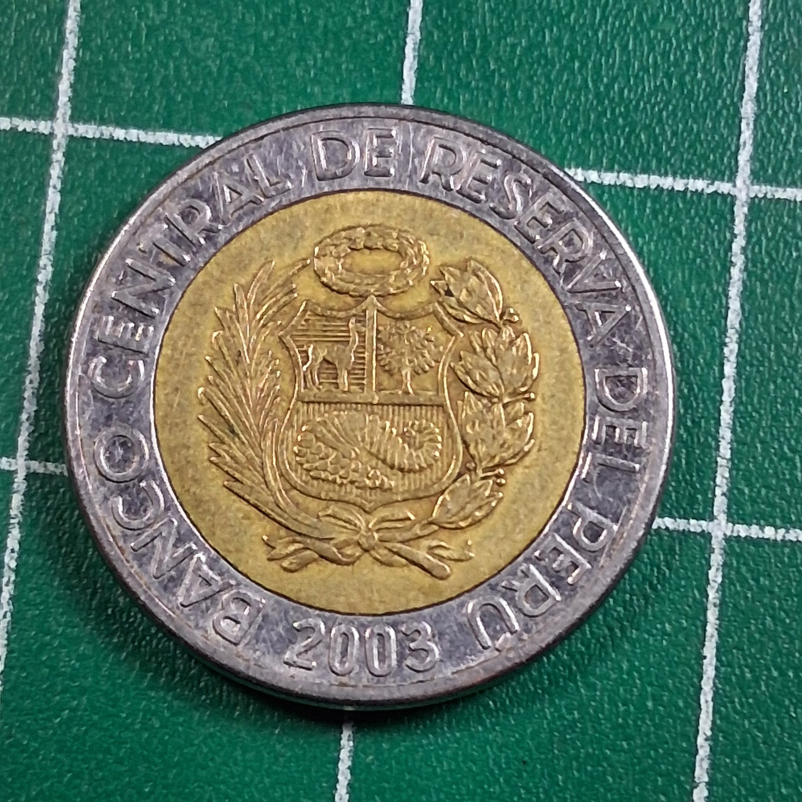 2003 Peru National Coat of Arms 2 Nuevos Soles Bi-Metal Currency Coin