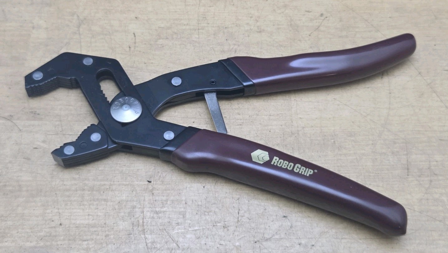 New Original Robo Grip 9" Long Self Adjusting Pliers