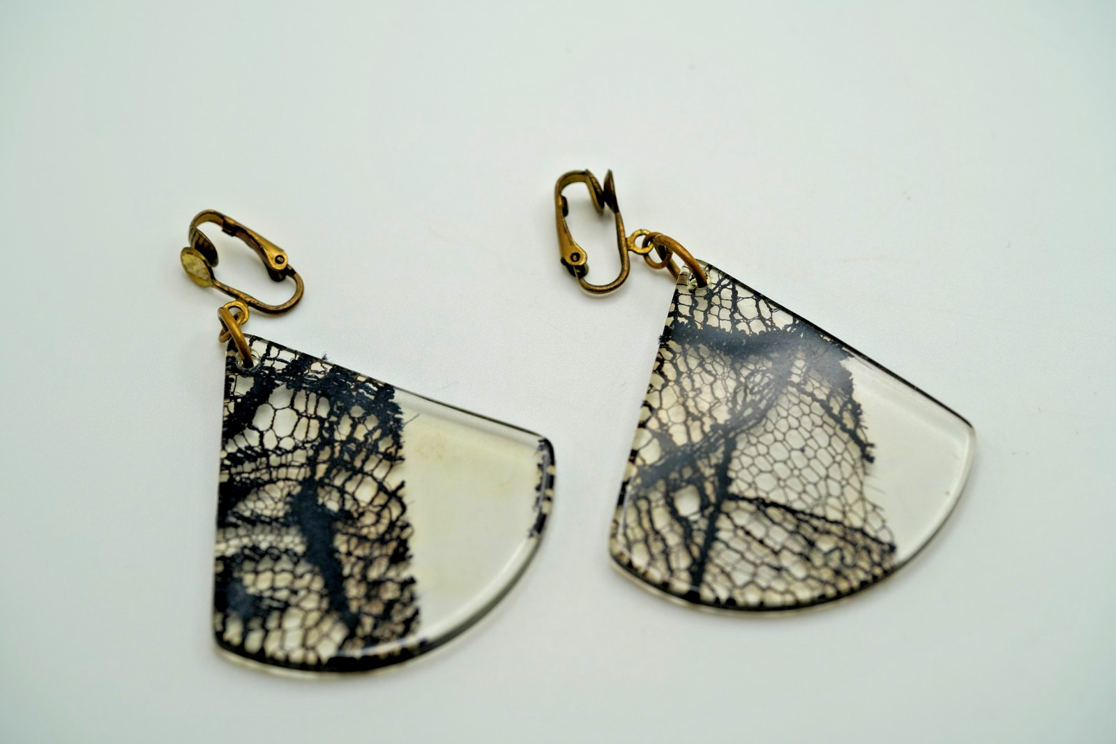 Vintage Unique Acrylic and Lace Dangle Earrings 6.7cm EB3