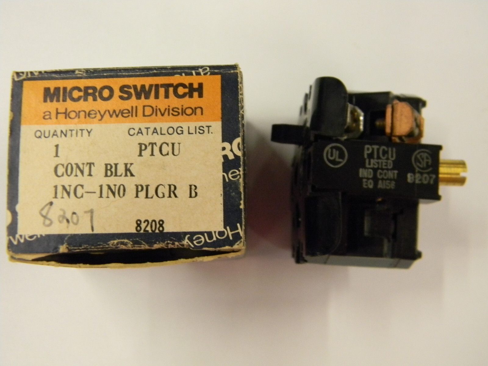 New Honeywell 8207 Micro Switch 600 Vac 1NC-1NO PLGR B   R2